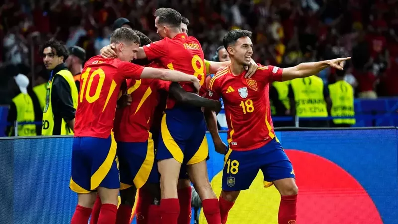 منتخب إسبانيا يحقق فوزا مثيرا ضد سويسرا 3-2 بدوري الأمم الأوروبية 