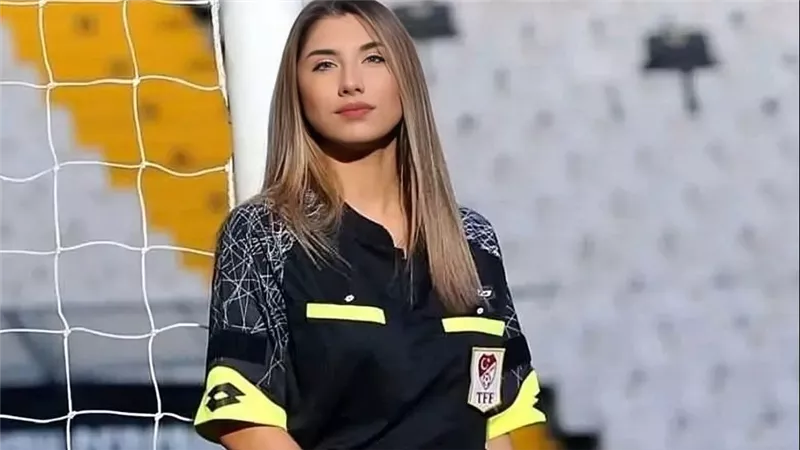 مشاهد مثيرة.. تفاصيل أزمة فيديو الحكمة التركية بعد إيقافها مدى الحياة 