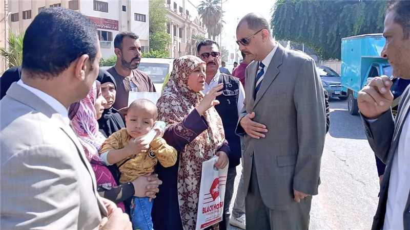 محافظ سوهاج يفاجئ مديرية التربية والتعليم بالزيارة ويتفقد سير العمل