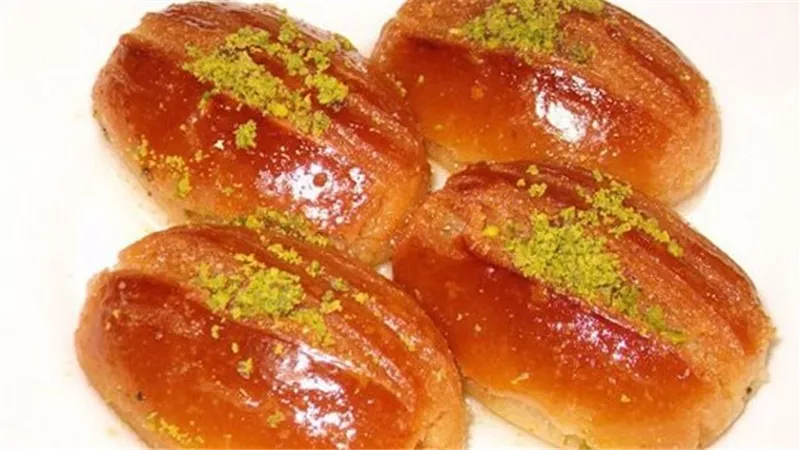 وصفة لذيذة وبسيطة.. تعرفي على طريقة عمل رموش الست في المنزل