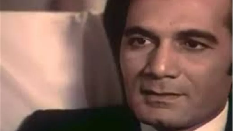 في ذكرى رحيله.. 6 نجمات في حياة محمود ياسين