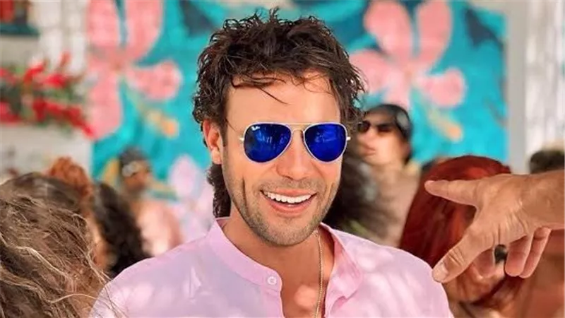 مؤلف مسلسل 