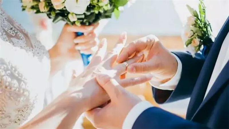 للمقبلين على الزواج.. كيف تحصل على تمويل مالي دون فوائد؟ 