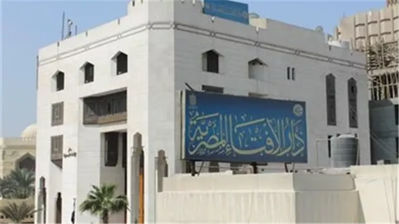 هل من فروض المرأة خدمة الحماة؟.. دار الإفتاء تنهي الجدال 