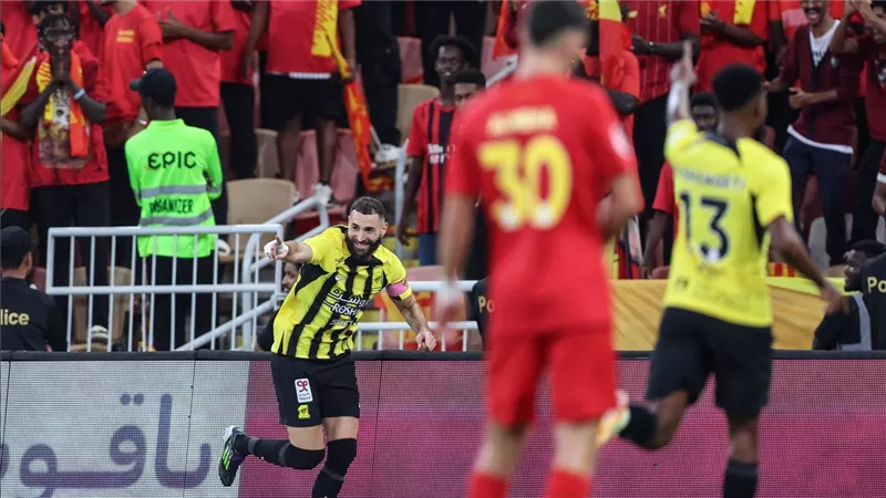 الاتحاد يقسو على القادسية بثلاثية ويستعيد وصافة الدوري السعودي