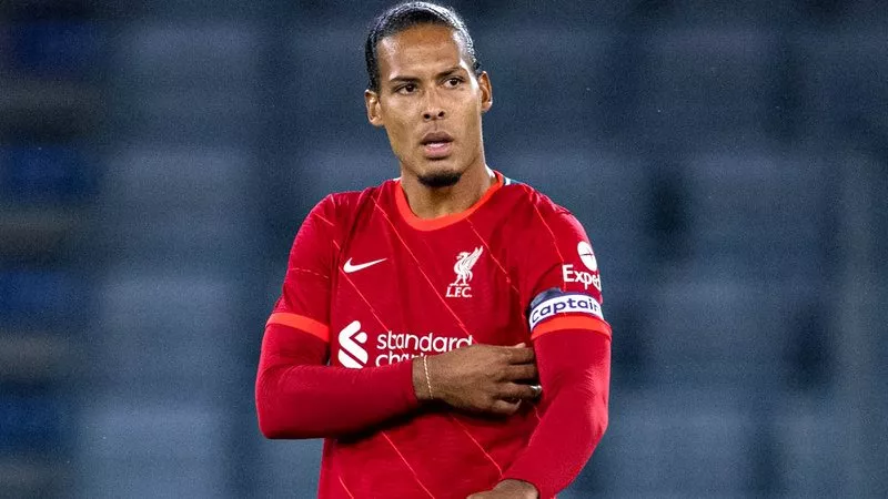بشرى لـ محمد صلاح.. فان دايك يفجر مفاجأة عن مستقبله مع ليفربول