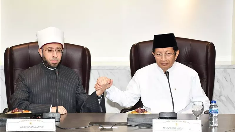 الأزهري يستعرض فرص التعاون مع الوزير الإندونيسي الجديد للشئون الدينية 