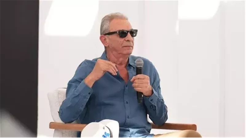 محمود حميدة: زوجتي هي سندي وضهري.. ويتحدث عن قيمة الإخلاص في العمل