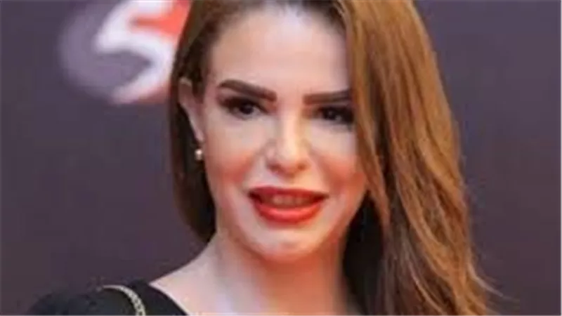 بعد عامين من الانتظار..دنيا عبد العزيز تحتفل بوصول 
