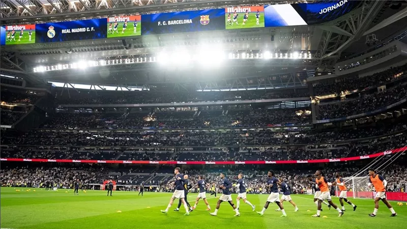 كلاسيكو الأرض.. غيابات بالجملة والتشكيل المتوقع في قمة ريال مدريد وبرشلونة 