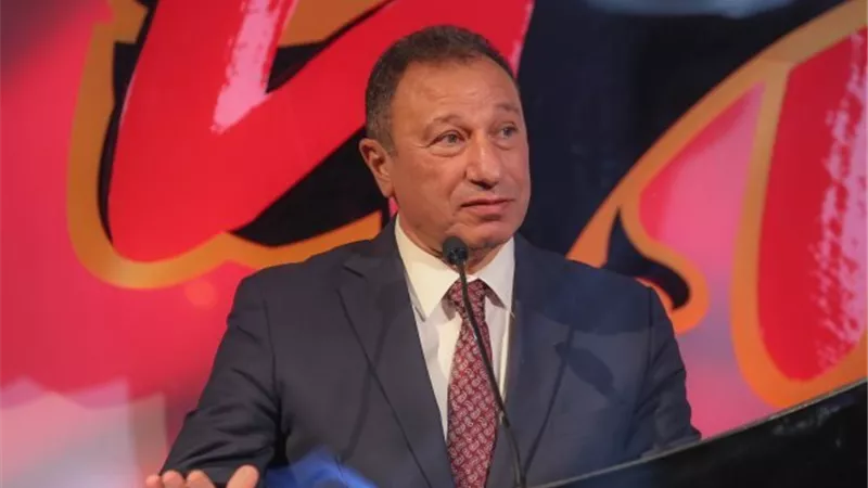 الخطيب يفاجئ لاعبي الأهلي قبل مواجهة العين الإماراتي