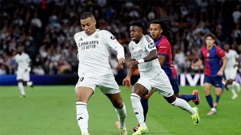 ترتيب الدوري الإسباني بعد تعادل برشلونة وهزيمة ريال مدريد.. المنافسة تشتعل