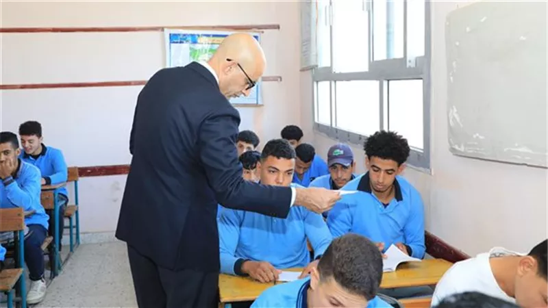 جولة مفاجئة.. ماذا قال طلاب مدرسة بالبحيرة لـ وزير التعليم عن التقييمات الأسبوعية؟