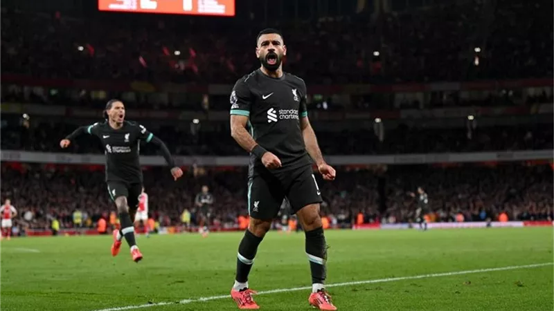 في قمة ملحمية.. صلاح ينقذ ليفربول ويعيد التوازن في مواجهة آرسنال بالدوري الإنجليزي