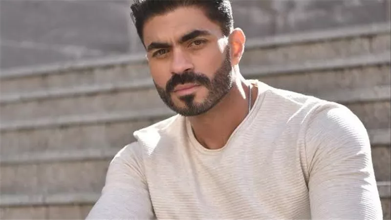  ب4 وجوه مختلفة.. خالد سليم ينتعش فنيًا أخرها 