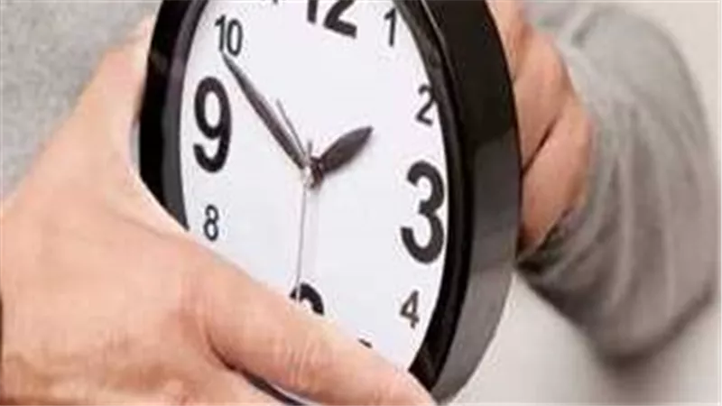 بعد غلاء البنزين.. حقيقة إلغاء العمل بالتوقيت الصيفي 
