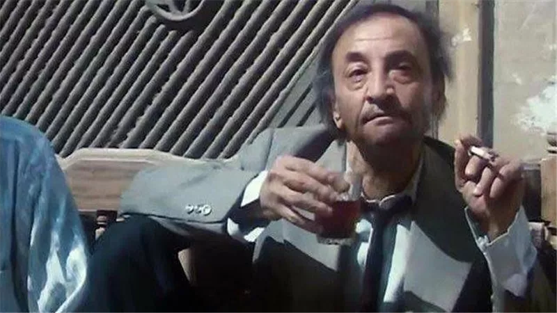 أصيب بالشلل وترك الطب من أجل الفن.. حكايات الريس ستموني فؤاد خليل