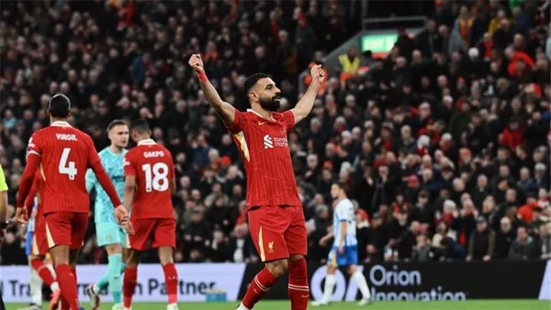 بسبب محمد صلاح وبرشلونة.. نجم برينتفورد يلفت نظر ليفربول 