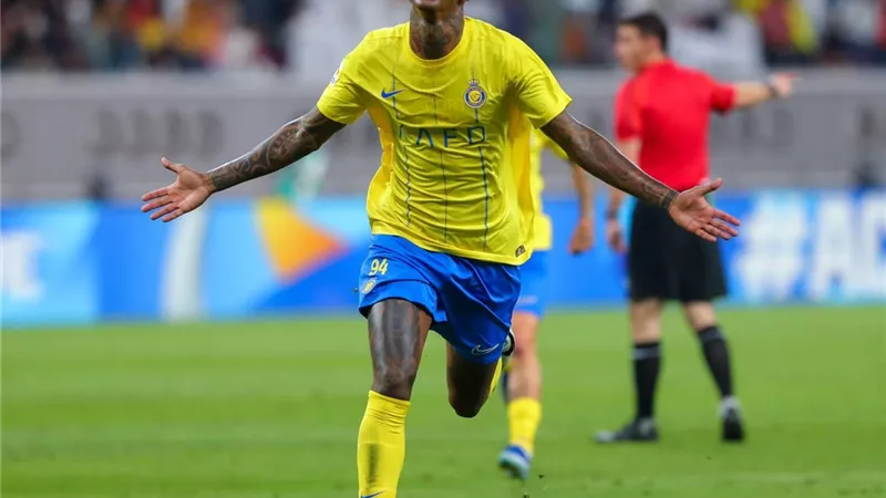 النصر يتقدم علي الهلال بهدف تاليسكا بعد 30 دقيقة 
