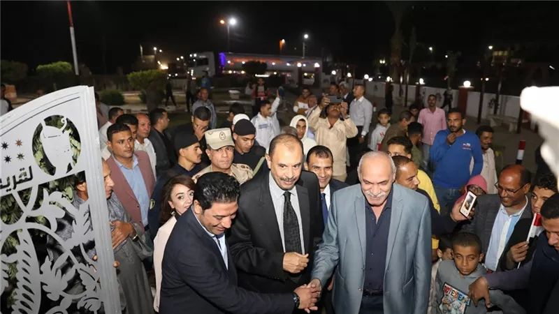 محافظ سوهاج يفتتح حديقة 