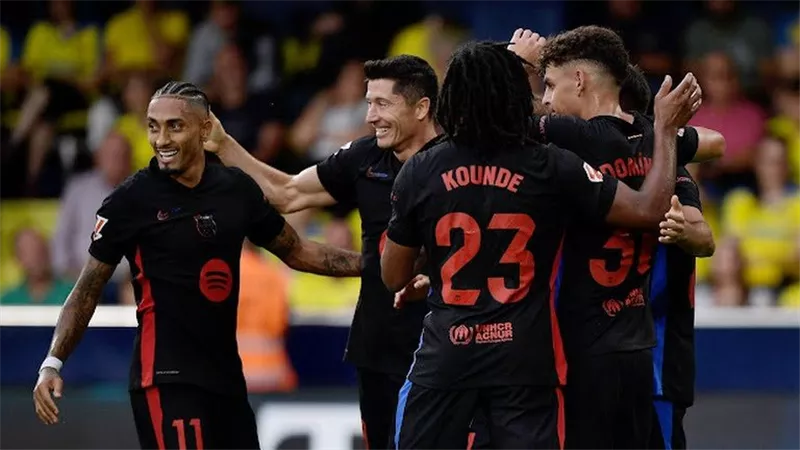 نادي برشلونة يعلن تفاصيل إصابة لامين يامال وليفاندوفسكي في بيان رسمي