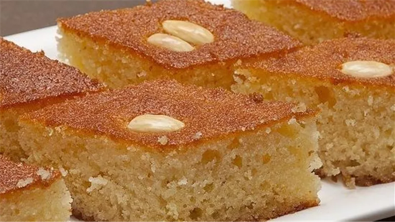 البسبوسة بالسميد.. تعرف على طريقة عمل أشهى الحلويات الشرقية