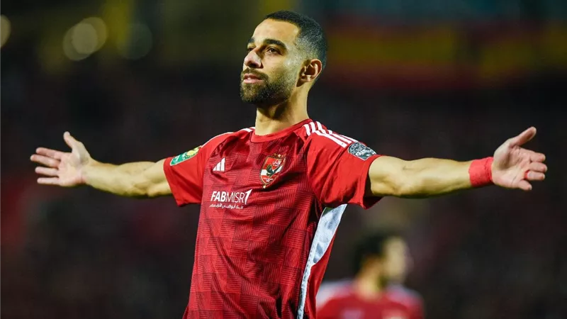 الأهلي يتقدم ضد الاتحاد بهدف السولية من ركلة جزاء بعد 75 دقيقة 