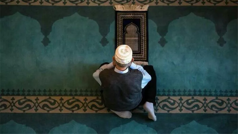 موعد آذان العشاء اليوم الأربعاء حسب التوقيت المحلي لمحافظة القاهرة ومحافظات أخرى 