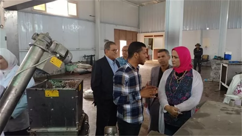 مدير تعليم مطروح ترحب بالتعاون مع مركز التنمية المستدامة