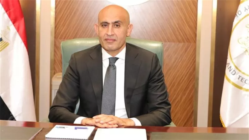 وزير التربية والتعليم يستعرض تقييم الإجراءات والآليات المنفذة في المدارس