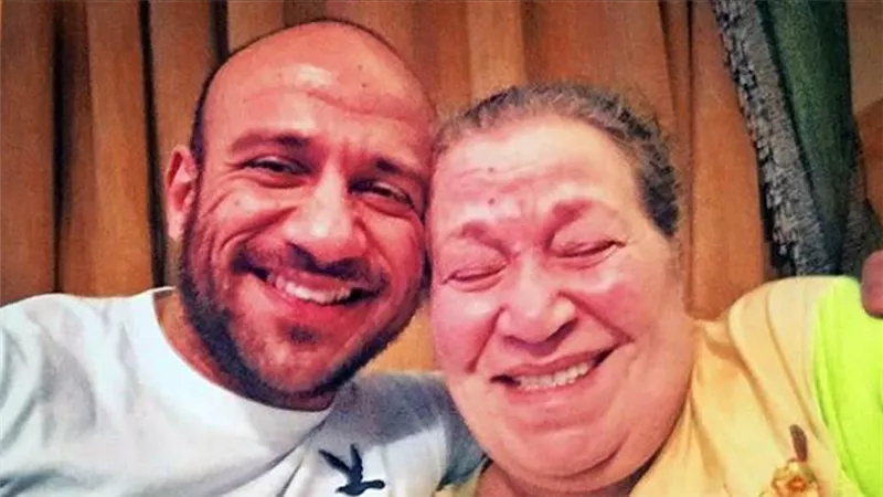 موعد ومكان جنازة والدة الفنان أحمد مكي.. إليك التفاصيل 
