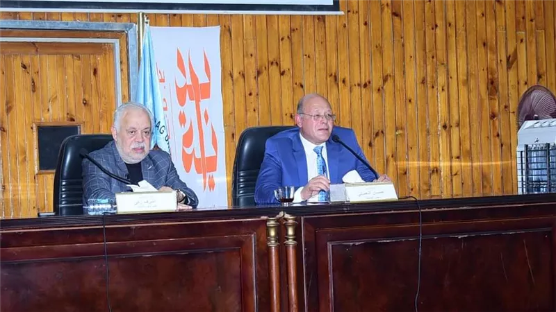 جامعة سوهاج تستضيف نقيب المهن التمثيلية في ندوة تثقيفية عن دور الفن في بناء الإنسان