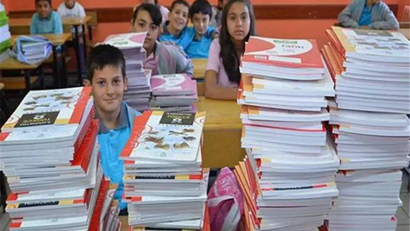 اعرف كام مادة؟.. إليك مواد الصف الأول الإعدادي 2024-2025