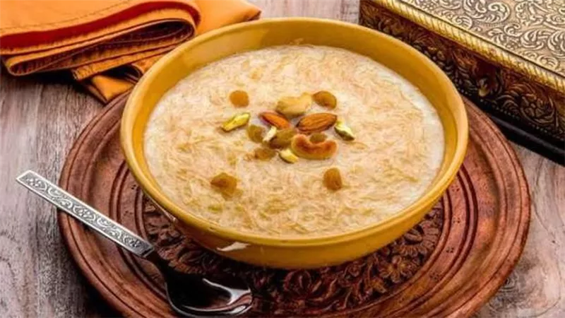 ألذ الحلويات الشتوية.. طريقة عمل الشعرية باللبن بسهولة وسرعة 