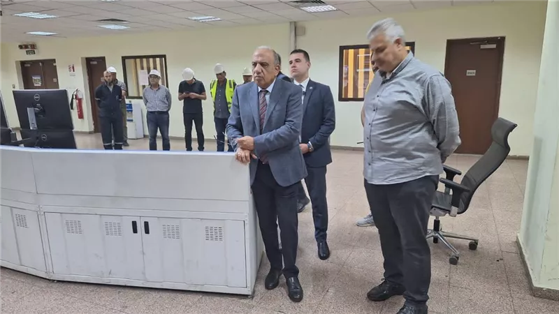 تفاصيل زيارة وزير الكهرباء المفاجئة لـ محطة السويس البخارية