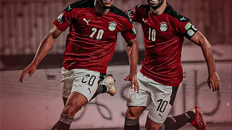 صراع مصري على الحذاء الذهبي الأوروبي.. عمر مرموش في مواجهة محمد صلاح