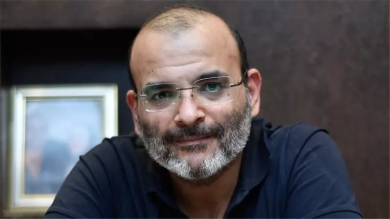تليفوني مسكتش من امبارح.. أيمن بهجت قمر ينفي شائعه زواجه 