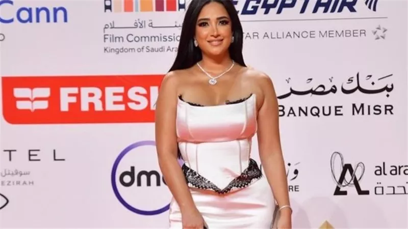 آخرهم دعاء حكم.. نجمات تألقن باللون الأبيض في مهرجان القاهرة السينمائي