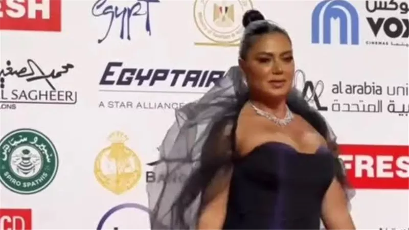 رانيا يوسف تثير الجدل بإطلالة جريئة وتعلق: مستوايا التعليمي مخليني البس كده