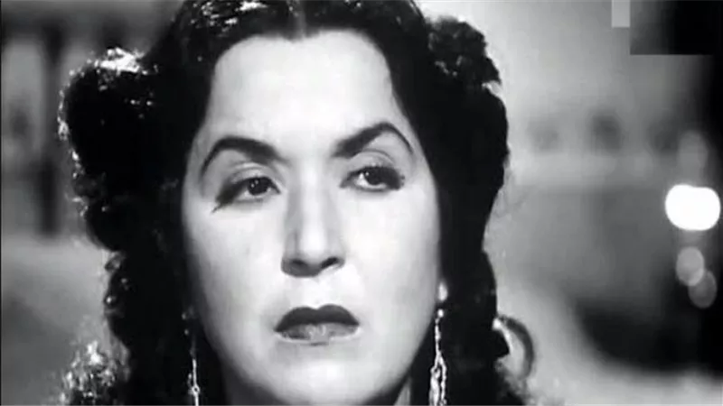 فاطمة رشدي..أسست أول فرقة مسرحية نسائية وحياتها انتهت بمأساة في فندق شعبي