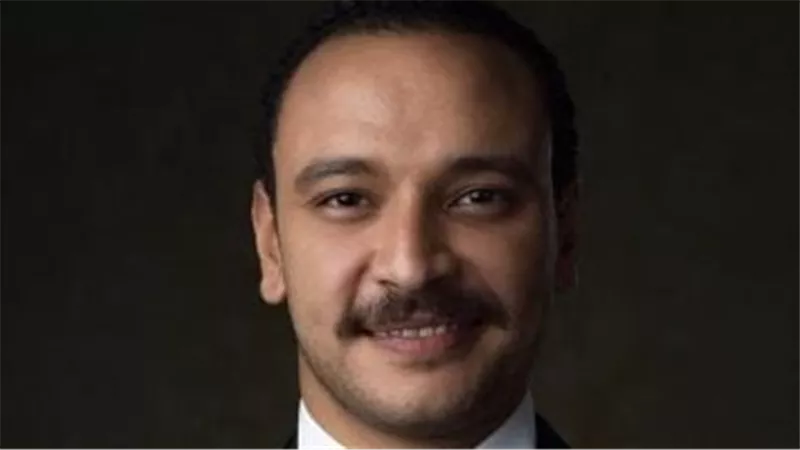 يوم حالك السواد.. أحمد خالد صالح يودع خالته بعد وفاة عمه اليوم 