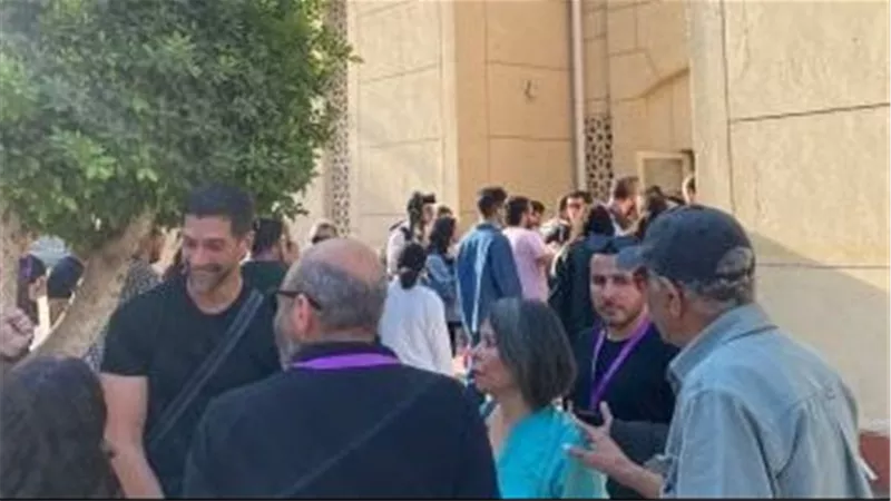 نجوم الفن يشهدون عرض أبو زعبل 89 وسط إقبال جماهيري كبير  