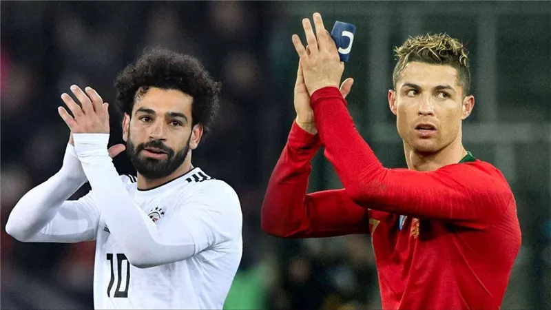 مكالمة خاصة من رونالدو.. محمد صلاح يقترب من النصر السعودي