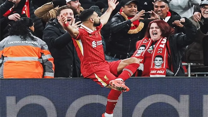 أسطورة إنجلترا يكشف تفاصيل أزمة محمد صلاح مع ليفربول