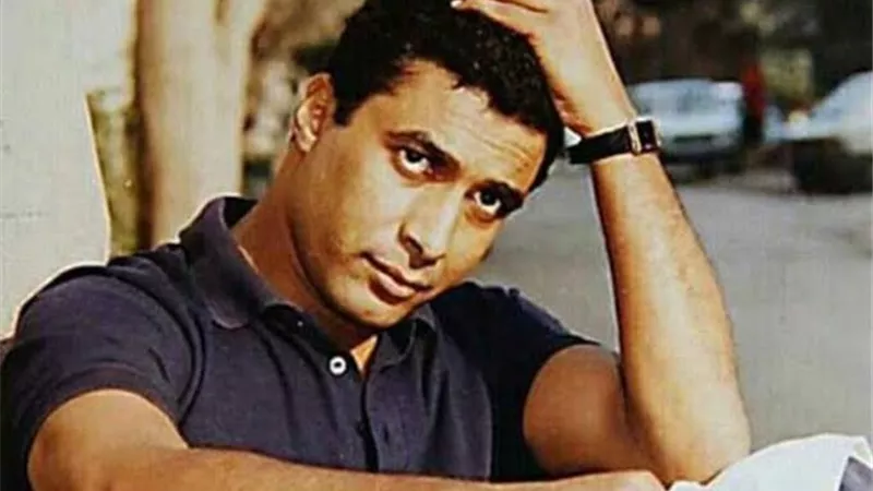 أحمد زكي.. فقد بصره وعاش يتيما وفكر في الانتحار بسبب سعاد حسني 