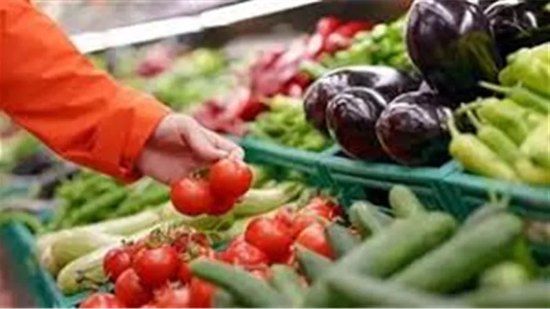 بكام كيلو العنب بـ40.. أسعار الخضار والفاكهة اليوم السبت 16-11-2024 فى سوق العبور 