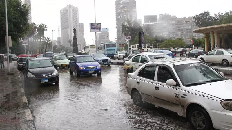 إحذر من الرادار.. مخالفات المرور على التحدث في الهاتف أثناء القيادة