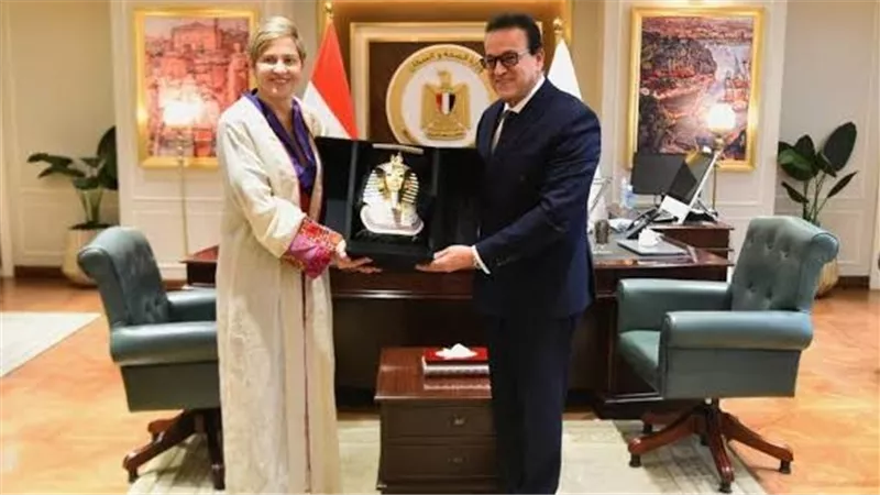 وزير الصحة والسكان يلتقي السيدة الأولى لجمهورية كولومبيا لبحث التعاون بين البلدين