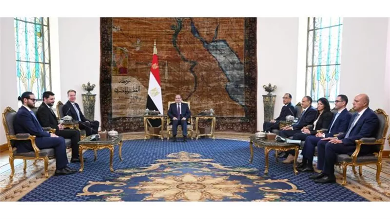 فرص استثمارية متنوعة.. تفاصيل مباحثات الرئيس السيسي مع رئيس المنتدى الاقتصادي العالمي