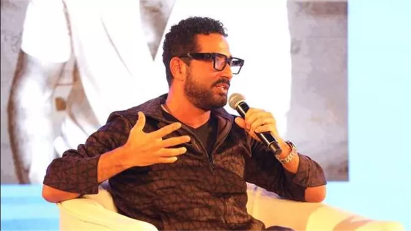 عمرو سعد يكشف: الكتاب المسموع كان رفيقي و